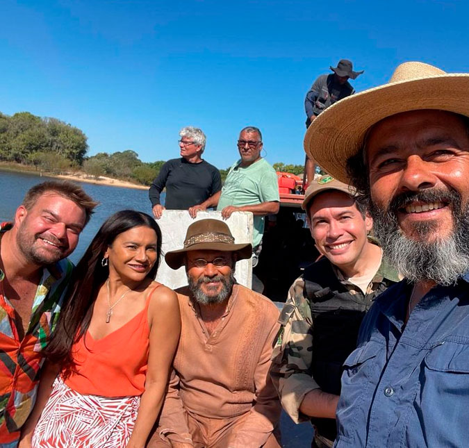 Dira Paes compartilha imagens dos bastidores de <i>Pantanal</i> ao lado de Almir Sater e Marcos Palmeira; veja!