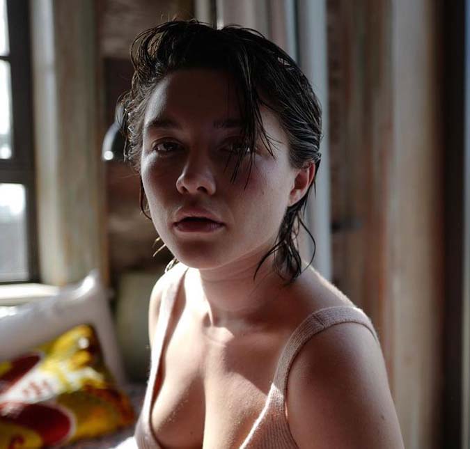 Florence Pugh, atriz da <i>Marvel</i>, fala sobre os rumores de namoro com Will Poulter após passeio na praia