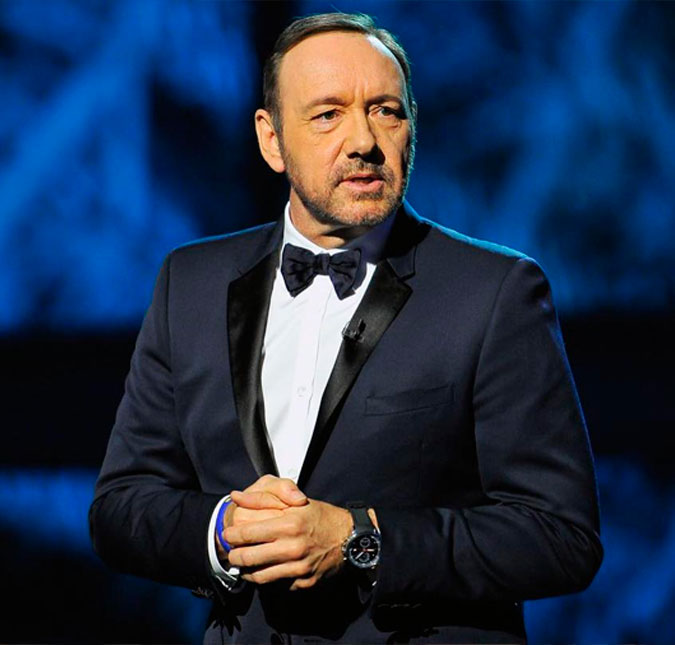 Kevin Spacey é indiciado por quatro acusações de estupro e uma série de crimes sexuais, diz jornal