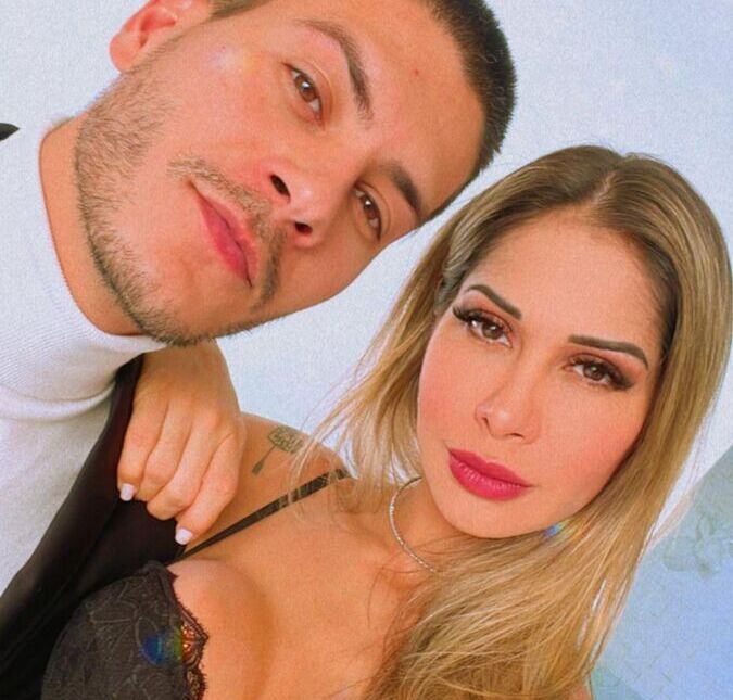 Arthur Aguiar faz tatuagens em homenagem a Maíra Cardi, a filha e aos fãs; confira! O ator fez uma surpresa para a esposa e mostrou a reação dela nos Stories