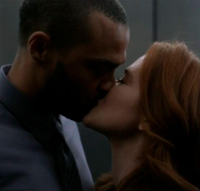 Beijos entre Jackson e April no episódio 400 de <i>Grey's Anatomy</i> levam os fãs à loucura