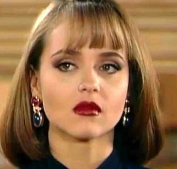 ...e para o coração ficar aquecido, o canal Viva decidiu confirmar publicamente a exibição da novela A Usurpadora na programação do canal. Pois é, Marimar vai sair do ar para entrar a trama de Paola Bracho, mas isso só para o dia 27 de junho. Que bom, né!? A seguir, listamos cinco motivos que comprovam que nunca cansaremos de rever A Usurpadora!