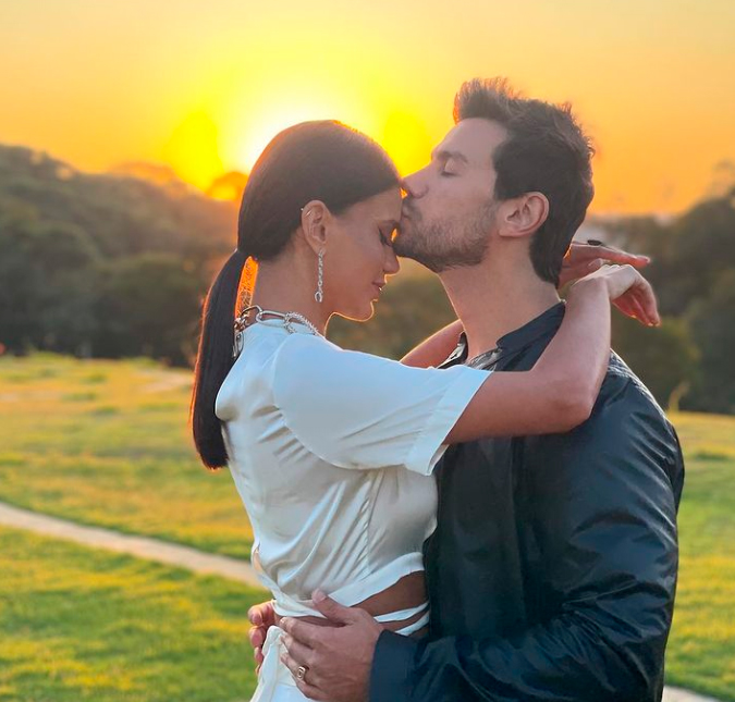 Mariano e Jakelyne trocam declarações de amor nas redes e <i>internet</i> se derrete