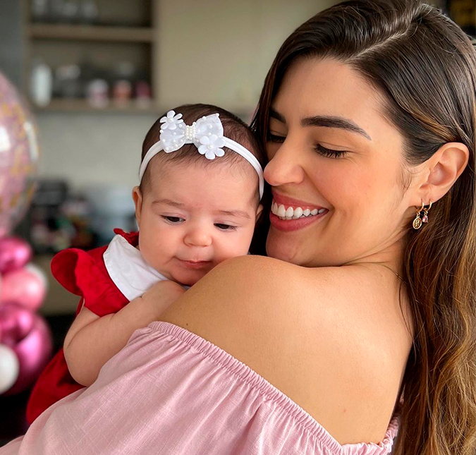 Vivian Amorim encanta a <i>web</i> com a filhinha vestida de onça: <i>Nossa Malu Marruá</i>