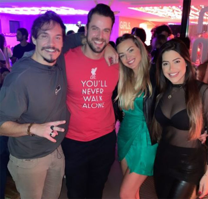 Laís Caldas e Eliezer se encontram em evento e Gustavo brinca: -<i>Não quis me defender por causa desse cara</i>