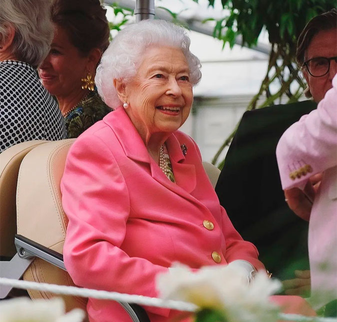 Rainha Elizabeth II finalmente conhecerá a bisneta, filha de Harry e Meghan Markle, diz jornal