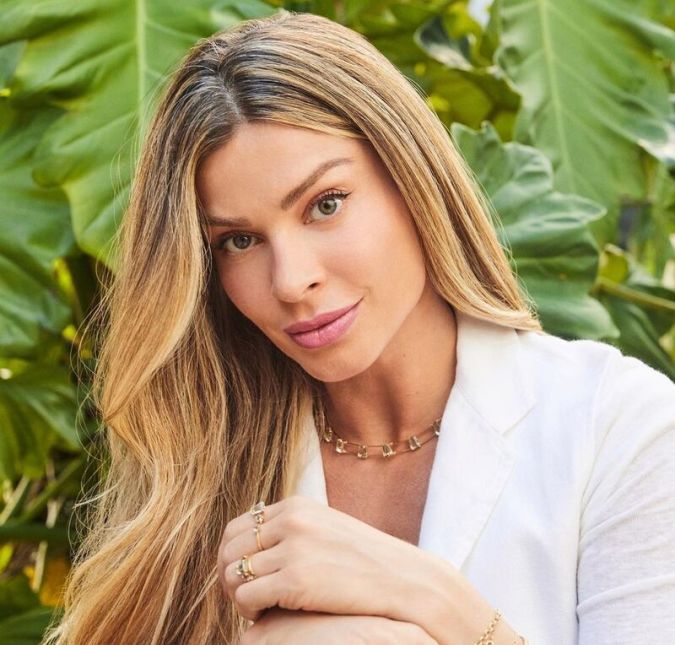 Grazi Massafera caiu no gosto do público. A atriz, que já foi participante do Big Brother Brasil, acumula hoje uma carreira de sucesso e cheia de revelações! Sempre discreta em relação à vida pessoal, Grazi, nascida no dia 28 de junho de 1982, começou a se soltar mais após o término do seu relacionamento com Cauã Reymond, com quem tem uma filha, e agora, você confere algumas das revelações mais bombásticas, inusitadas e engraçadas da atriz, a seguir! A começar pela entrevista que deu ao jornal Extra. Prestes a completar 40 anos de idade, ela disparou: Grazi Massafera caiu no gosto do público. A atriz, que já foi participante do Big Brother Brasil, acumula hoje uma carreira de sucesso e cheia de revelações! Sempre discreta em relação à vida pessoal, Grazi, nascida no dia 28 de junho de 1982, começou a se soltar mais após o término do seu relacionamento com Cauã Reymond, com quem tem uma filha, e agora, você confere algumas das revelações mais bombásticas, inusitadas e engraçadas da atriz, a seguir! A começar pela entrevista que deu ao jornal Extra. Prestes a completar 40 anos de idade, ela disparou: