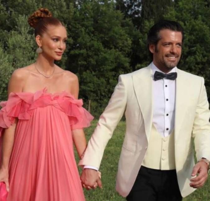 A atriz e o político estão juntos há cerca de seis meses