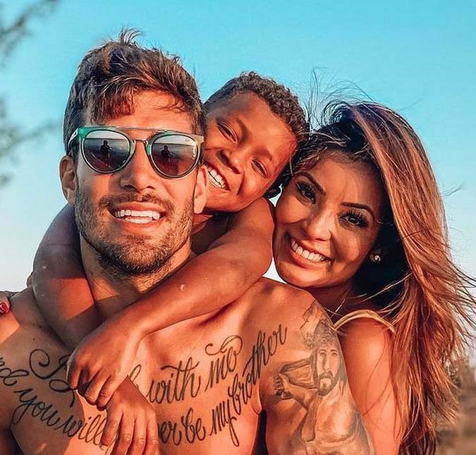 Carol Nakamura defende filho adotivo após ele voltar para a mãe biológica: <i>Por favor, não julguem</i>