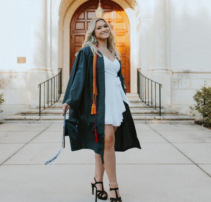 Filha de Gugu Liberato posta fotos de formatura nos Estados Unidos, confira!