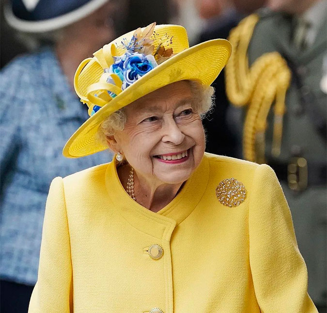 Em meio ao Jubileu de Platina, avião de Rainha Elizabeth II é forçado a abortar pouso por conta de tempestade de raios