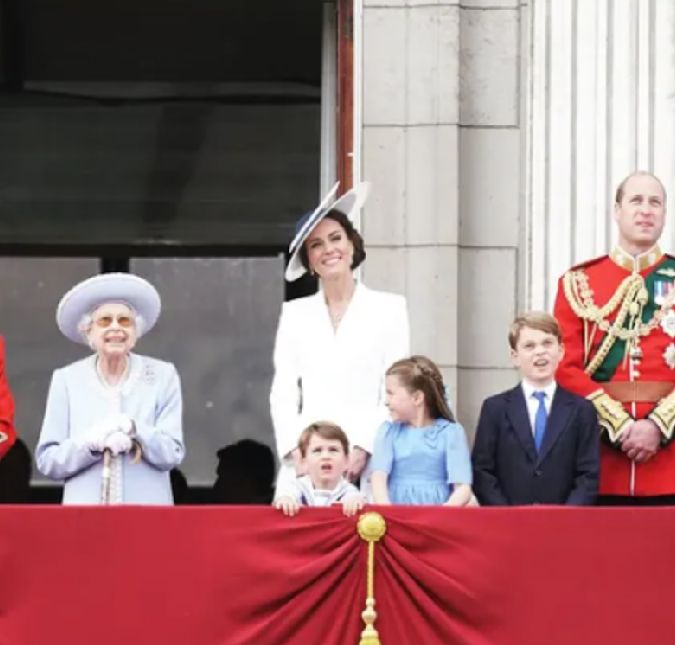 Na abertura do Jubileu de Platina, a monarca e o pequeno foram observados na sacada do Palácio de Buckingham
