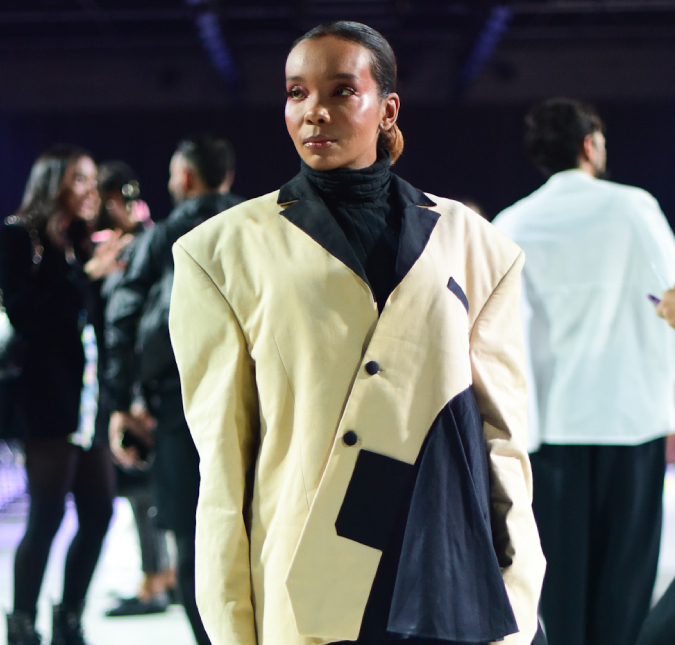 Thelma Assis participa da <I>SPFW N53</i> e fala sobre o seu próprio estilo: - <I>Sou muito eclética, mas ousada!</i>
