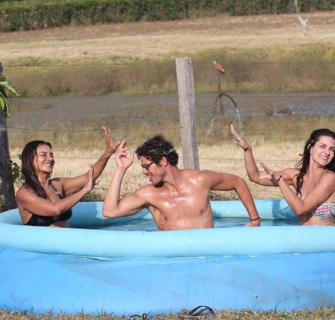 A atriz sempre que dá está mostrando os bastidores da produção