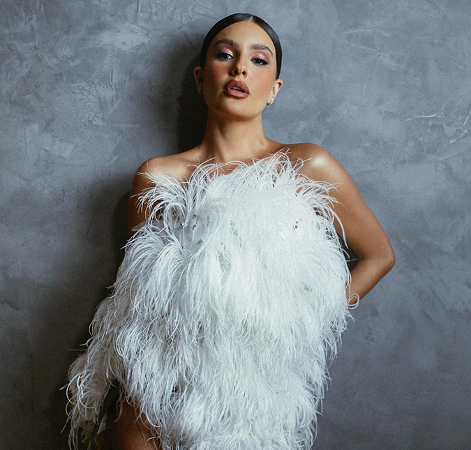 Thais Braz marca presença na <i>SPFW</i> e brinca sobre um dia desfilar na passarela: -<i>Se tiver chance para as baixinhas, quem sabe?</i>