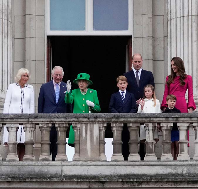 Rainha Elizabeth II agradece por comemorações de seu Jubileu de Platina: <i>Profundamente tocada</i>