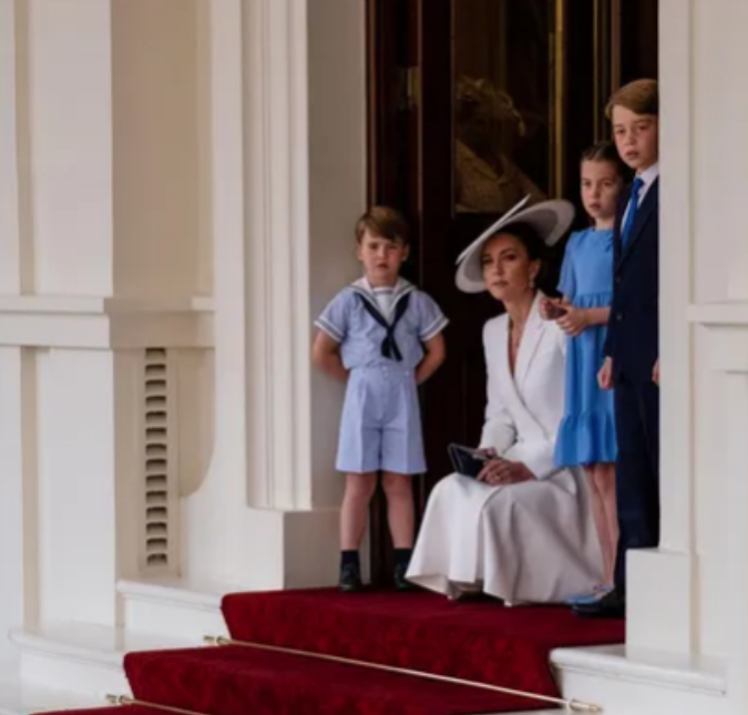 Príncipe William e Kate Middleton comentam sobre as comemorações do final de semana e reações de Príncipe Louis no Jubileu