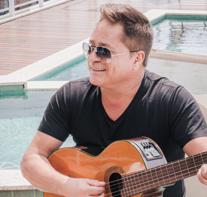 Leonardo comenta polêmica de <i>shows</i> com verba pública: <i>Se tirar da saúde, não canto</i>