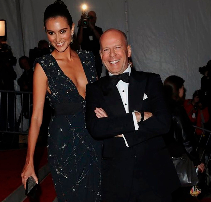 Esposa de Bruce Willis diz estar focando em suas próprias necessidades após diagnóstico de afasia do ator