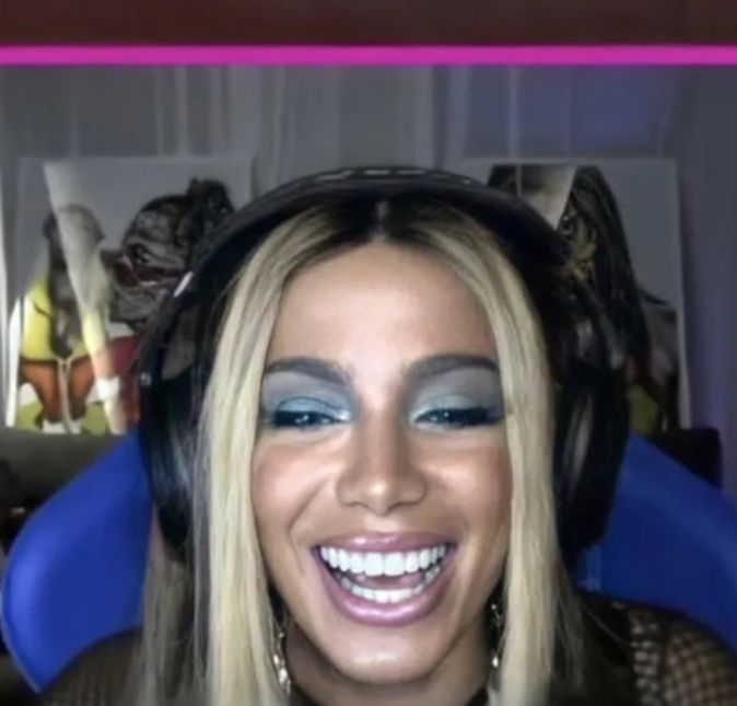 Anitta também já falou o quanto gosta de jogos e anteriormente até abriu uma live para jogar Free Fire com os seus fãs. A cantora também já ganhou uma skin pra chamar de sua no mesmo jogo.