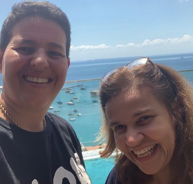 Parece que as duas sentaram mesmo para conversar e decidiram ir devagar com esse romance