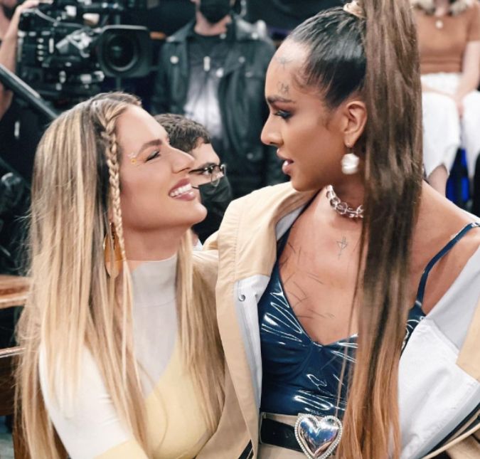 As duas vão estar juntas no Altas Horas e mostraram alguns momentos dos bastidores nas redes sociais
