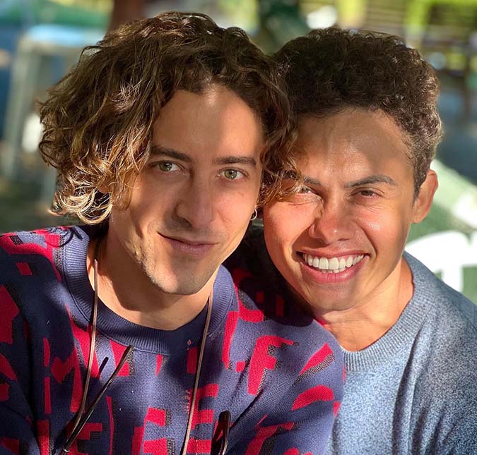 Silvero Pereira publica foto com Jesuíta Barbosa: <i>Mais de dez anos de amizade</i>