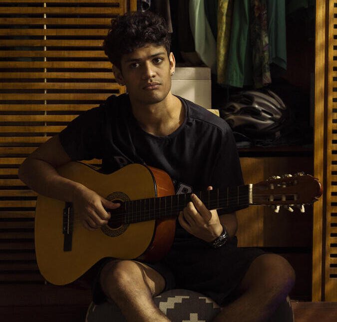 Gabriel Santana comenta estreia em <i>Pantanal</i> com personagem Renato