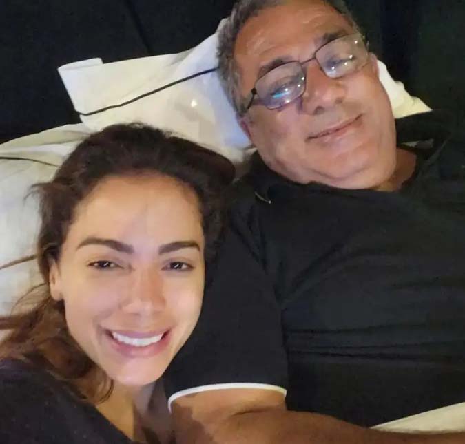 Após 13 dias internado, pai de Anitta fala sobre a recuperação: <i>Estou evoluindo a cada dia</i>