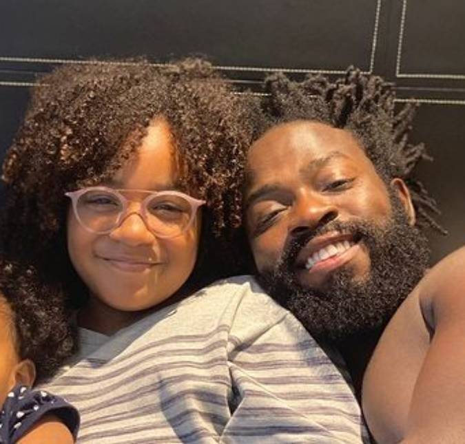 Filha de Douglas Silva estreará na televisão em programa infantil, diz colunista