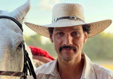 Guito se despede de Tibério de <I>Pantanal</i> e tira o bigode