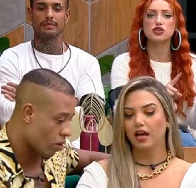 A briga entre os casais quase gerou a expulsão de Karol e Mussunzinho. A produção do reality chegou a suspender uma votação para analisar se Karol teria mesmo jogado um prato em Brenda. Eita!