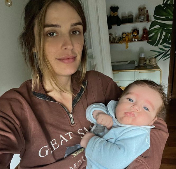 Rafa Brites revela que parou de amamentar o filho caçula: <I>Estou sofrendo muito!</i>