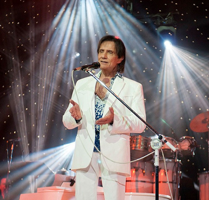 Roberto Carlos adia <i>show</i> após testar positivo para Covid-19