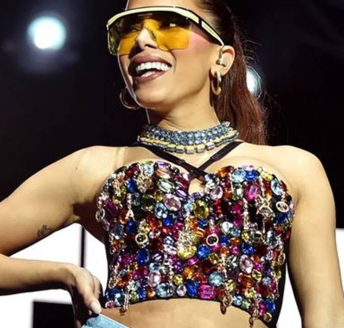 Anitta coloca rosto no bumbum de Ohana Lefundes