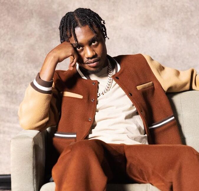 Rapper Lil Tjay passa por cirurgia de emergência após ser ferido em tiroteio, diz <i>site</i>
