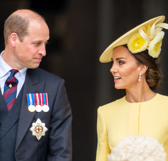 Imprensa britânica contrata especialista em leitura labial para entender o que Kate Middleton falou para Príncipe William durante Jubileu de Platina