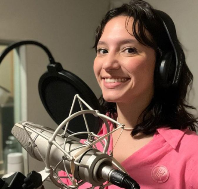 Os famosos vivem mostrando os momentos de glamour pelos quais passam por conta de suas carreiras. Mas nem tudo na vida é festa. Prova disso são as celebridades que já levantaram publicamente a bandeira da luta contra doenças. Lorena Comparato que está atualmente na série Impuros do Star Plus usou as redes sociais para desabafar com seus fãs e seguidores sobre a descoberta de um câncer de pele. Em uma sequência de vídeos e fotos, a atriz contou que fez a retirada do câncer, mas fez questão de deixar um alerta para os seus seguidores: Na segunda-feira retirei do peito um câncer de pele basocelular. Está tudo bem, prometo! É um tipo de câncer simples que só a retirada já é o tratamento. Ufa! Tirei e agora aguardo 30 dias de biópsia. Não tem metástase e descobri só porque um sinal meu estava inflamando e sangrando. Fui displicente com o meu corpo e por isso estou aqui para falar para vocês não serem. Fiquem atentos, façam o autoexame e sempre procurem ajuda médica. Essas pessoas sabem o que fazer. Logo em seguida ela agradeceu o apoio dos fãs e de amigos. A seguir, confira mais famosos que já abriram o jogo sobre seu estado de saúde. Os famosos vivem mostrando os momentos de glamour pelos quais passam por conta de suas carreiras. Mas nem tudo na vida é festa. Prova disso são as celebridades que já levantaram publicamente a bandeira da luta contra doenças. Lorena Comparato que está atualmente na série Impuros do Star Plus usou as redes sociais para desabafar com seus fãs e seguidores sobre a descoberta de um câncer de pele. Em uma sequência de vídeos e fotos, a atriz contou que fez a retirada do câncer, mas fez questão de deixar um alerta para os seus seguidores: Na segunda-feira retirei do peito um câncer de pele basocelular. Está tudo bem, prometo! É um tipo de câncer simples que só a retirada já é o tratamento. Ufa! Tirei e agora aguardo 30 dias de biópsia. Não tem metástase e descobri só porque um sinal meu estava inflamando e sangrando. Fui displicente com o meu corpo e por isso estou aqui para falar para vocês não serem. Fiquem atentos, façam o autoexame e sempre procurem ajuda médica. Essas pessoas sabem o que fazer. Logo em seguida ela agradeceu o apoio dos fãs e de amigos. A seguir, confira mais famosos que já abriram o jogo sobre seu estado de saúde.