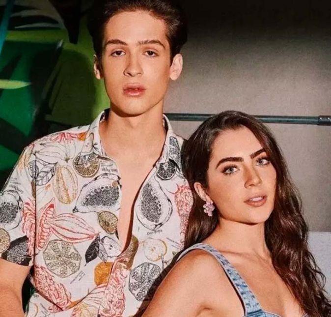 ... Outra relação que deu o que falar foi com Jade Picon. O ator conheceu a influenciadora digital em uma festa e os dois oficializaram o namoro em setembro de 2018 , terminando três anos depois. No entanto, antes da gata entrar na casa do BBB22, João decidiu colocar um ponto final na suposta história de traição por parte dela. Isso porque, confinado em A Fazenda 13, Gui Araújo deu a entender que teve um caso com Jade enquanto ela ainda namorava João. O cara [Gui] tava falando um monte de coisas das quais eu não tinha conhecimento nenhum. A Jade fala uma coisa, o Gui Araújo fala outra, e eu não vou botar a mão no fogo por ninguém, disse o filho de Leonardo na ocasião. Eita!