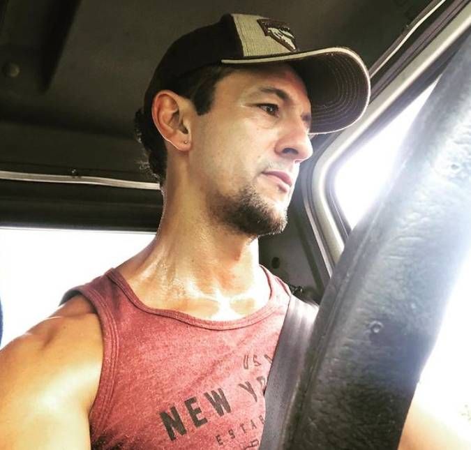 Após acidente, Irandhir Santos volta a gravar Pantanal O ator caiu de um cavalo enquanto gravava uma cena e teve que ser levado ao hospital