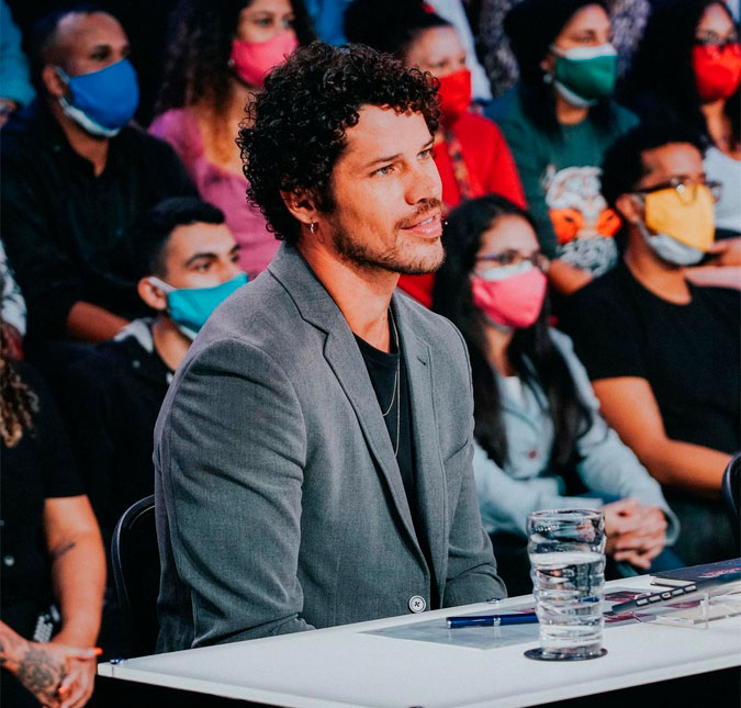 José Loreto revela que avó não gostou de ver cliques do seu bumbum: -<i> Para quê isso?</i>