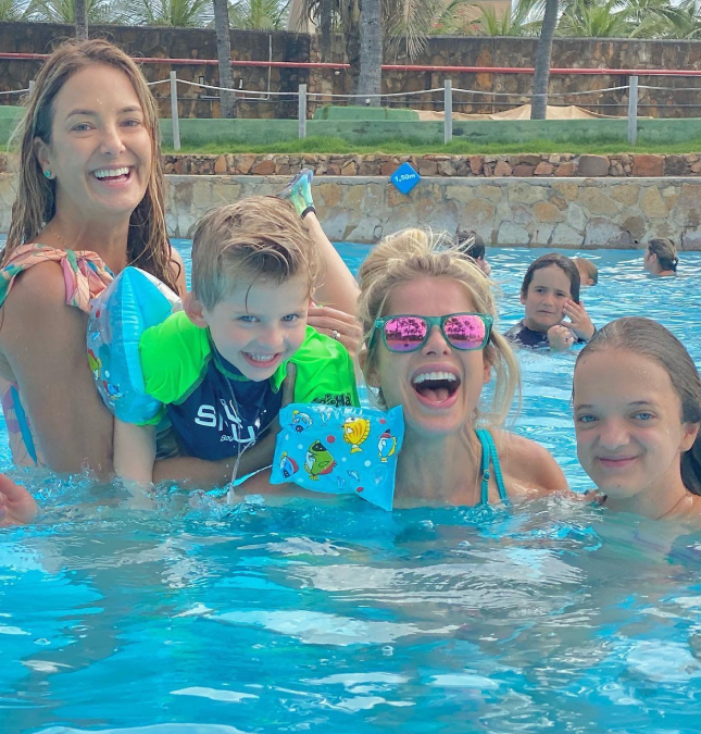 Ticiane Pinheiro e Karina Bacchi se encontram em viagem, veja!