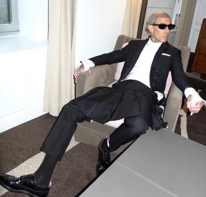 Travis Barker é hospitalizado após diagnóstico de pancreatite, diz site O baterista foi levado às pressas ao hospital junto de Kourtney Kardashian