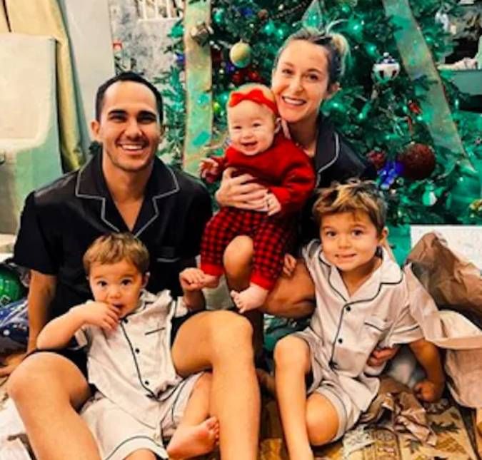 Atriz de Pequenos Espiões fala sobre saída de Hollywood: Mudando pelo meu coração Atualmente, Alexa PenaVega mora com o marido e com os filhos no Havaí