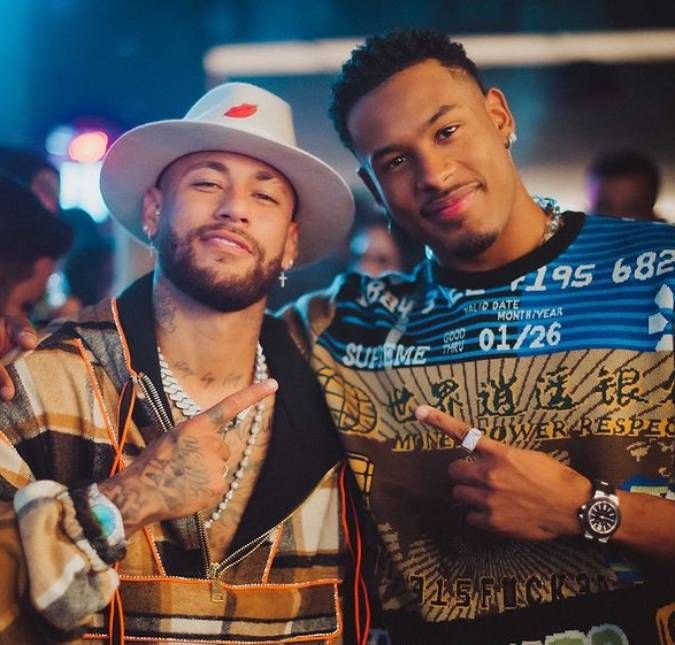 Neymar Jr. agita a web ao postar foto com Paulo André: Mais lindos do Brasil A dupla se encontrou na festa junina do jogador