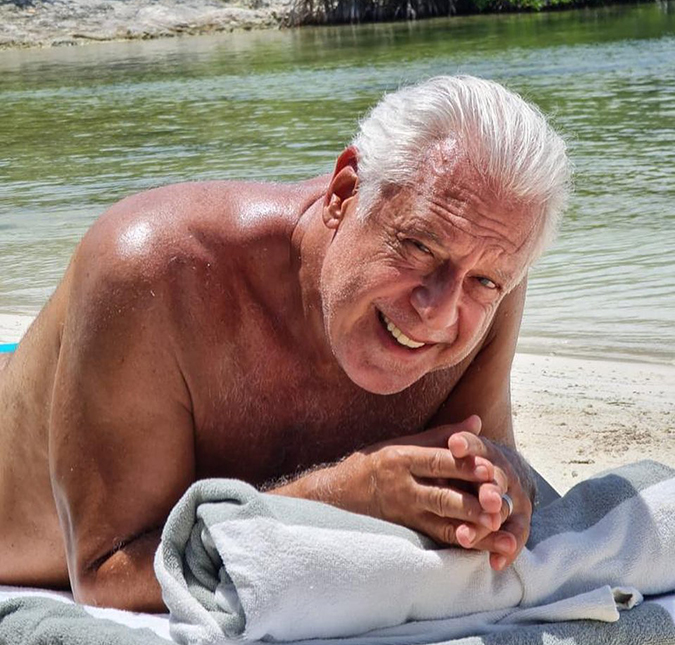 Antonio Fagundes posta vídeo antigo dançando só de cueca e <i>internet</i> vai à loucura, assista!