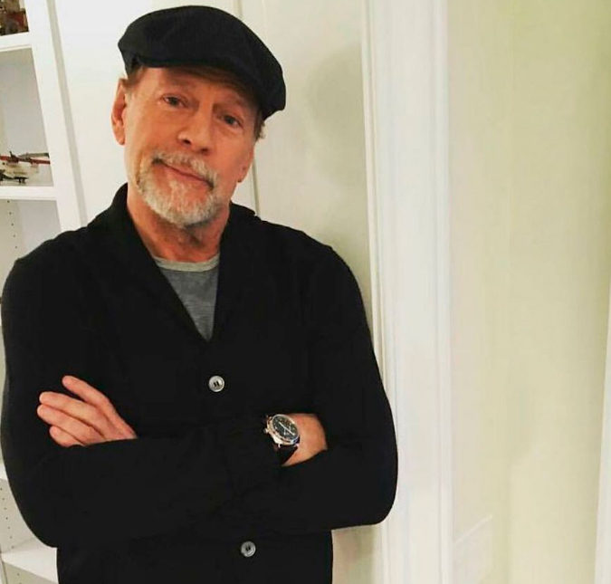 Advogado de Bruce Willis revela que ator lutou para seguir gravações de <i>Meia-Noite no Switchgrass</i> após diagnóstico de afasia