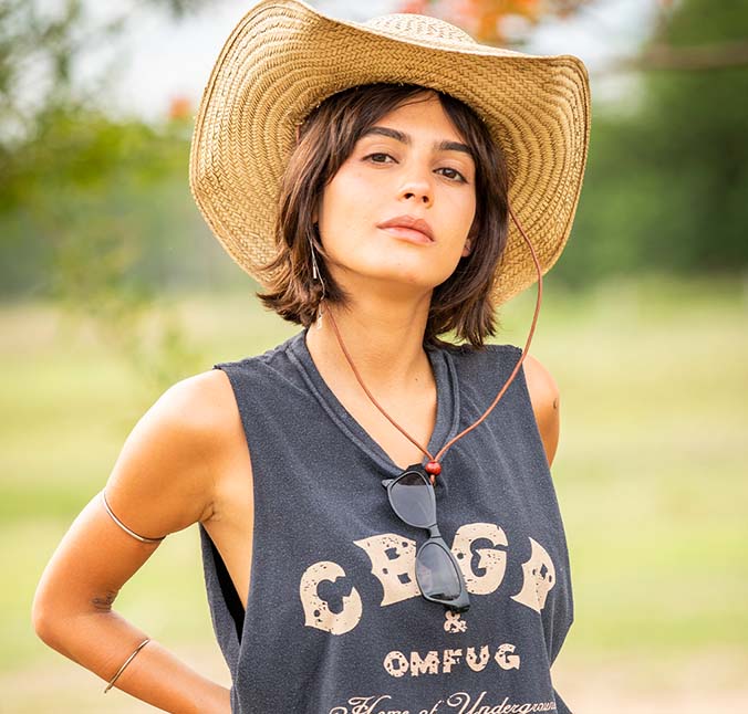 Julia Dalavia, de <I>Pantanal</i>, assume bissexualidade e se diz à vontade em cenas de sexo