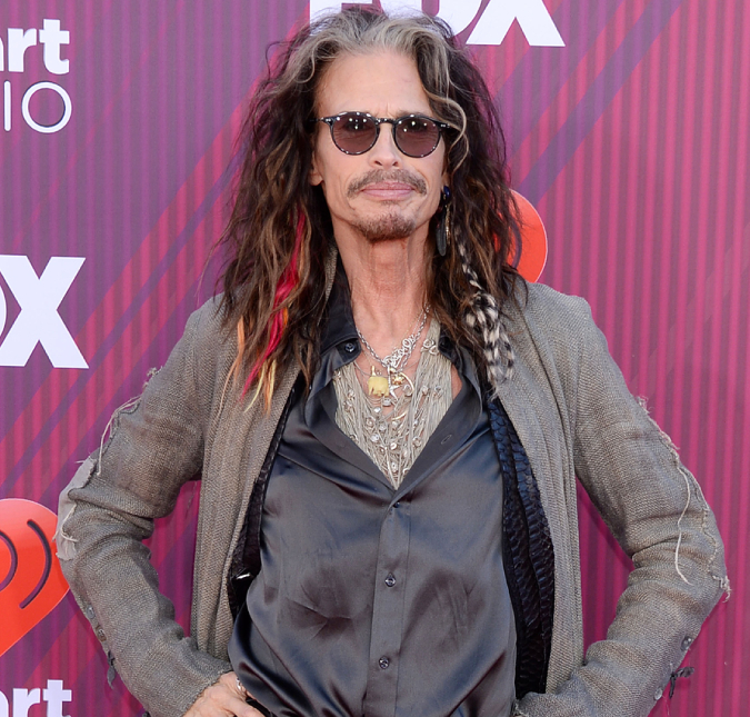 Steven Tyler deixa a clínica de reabilitação, diz jornal