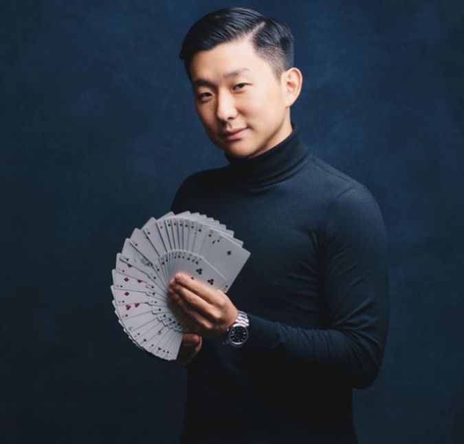 Pyong Lee revela que já deu uns beijinhos em outras pessoas após o fim de seu casamento com Sammy O hipnólogo abriu uma caixinha de perguntas nas redes sociais e relembrou também a trajetória de sua carreira